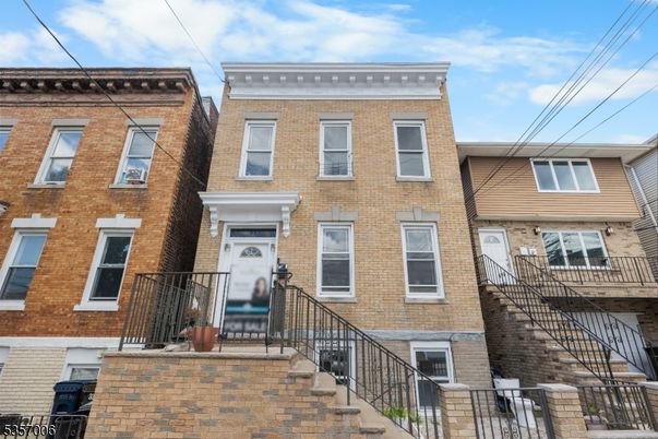 Exterior, Facade, Brick Facade, Rowhouse