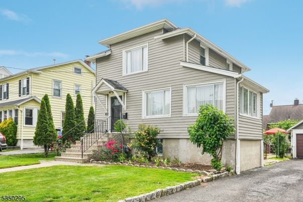 Exterior, Facade, American Craftsman