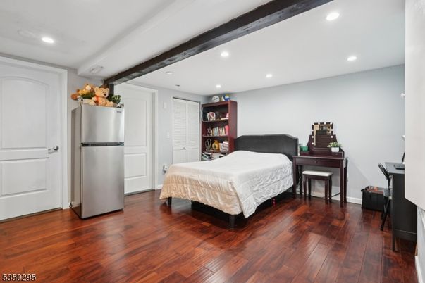 Bedroom, Interior, Piano, Recessed Lighting, Wood Texture Flooring