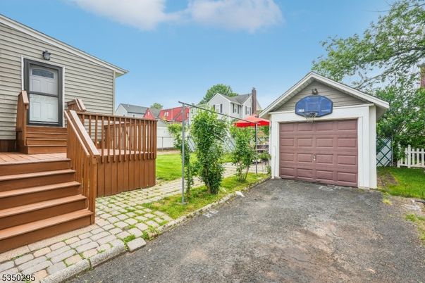 Detached Garage, Exterior