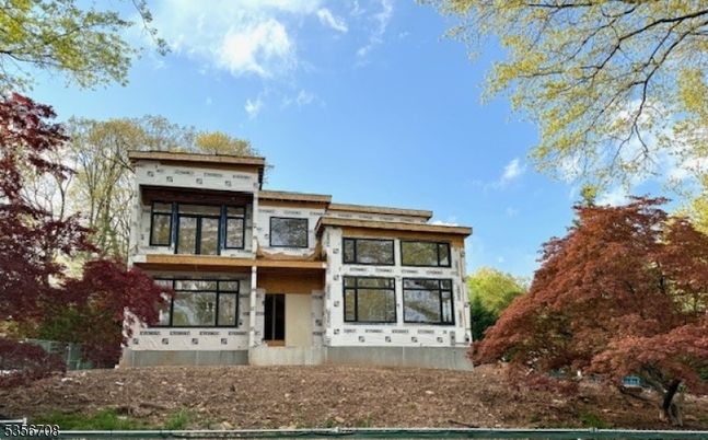 Exterior, Facade, Modern