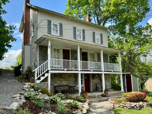 Exterior, Facade, American Foursquare