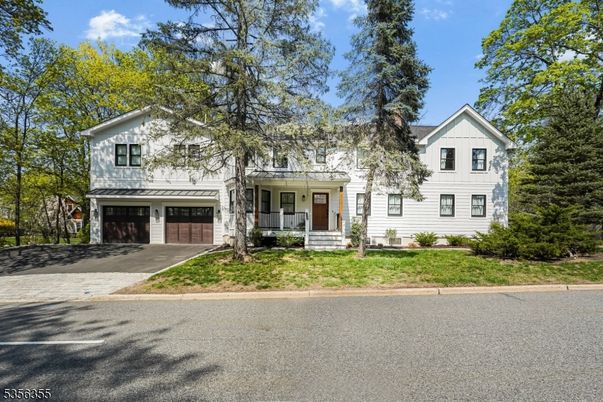Attached, Exterior, Facade, Farmhouse