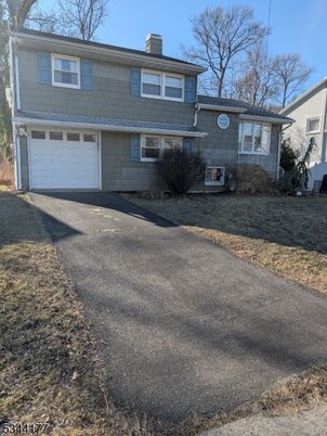 Attached, Exterior, Facade, Split Level