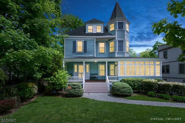 Exterior, Facade, Queen Anne Victorian