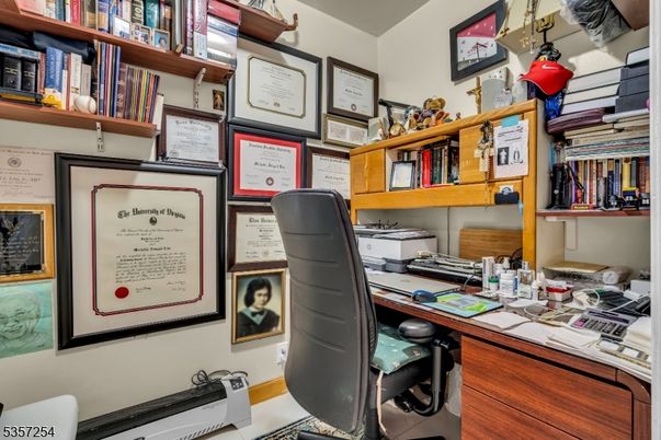 Home Office, Interior