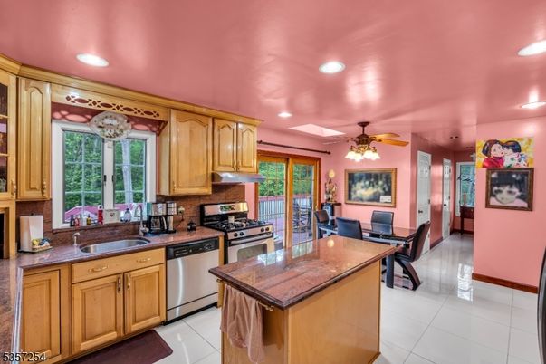 Dining room, Interior, Kitchen, Recessed Lighting, Stainless Steel Appliances