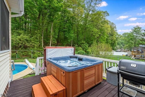 Exterior, Hot Tub