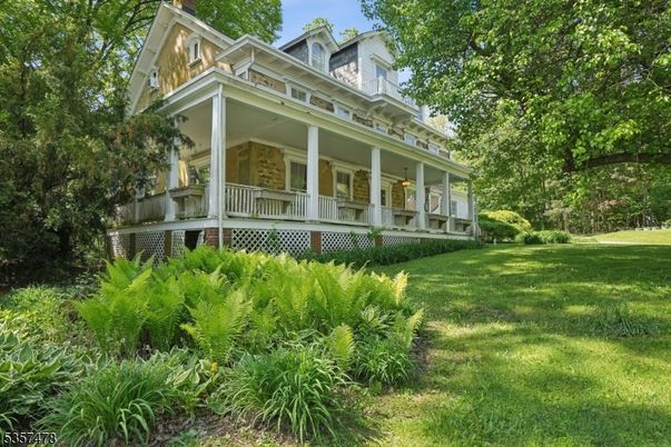 Backyard, Exterior, Facade, Queen Anne Victorian