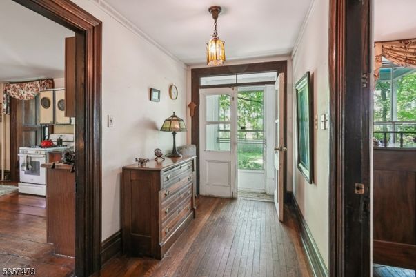 Interior, Pendant Lights, Wood Texture Flooring