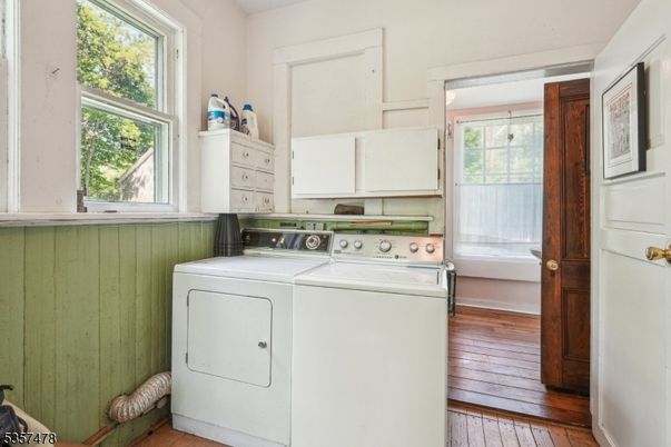 Interior, Utility Closets, Washer, Wood Texture Flooring