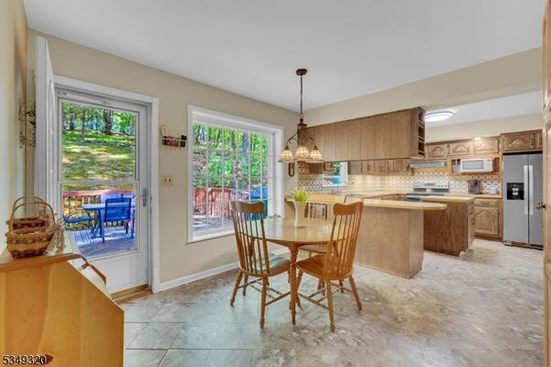 Dining room, Interior, Kitchen, Pendant Lights, Stainless Steel Appliances