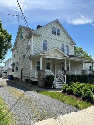 Exterior, Facade, Queen Anne Victorian