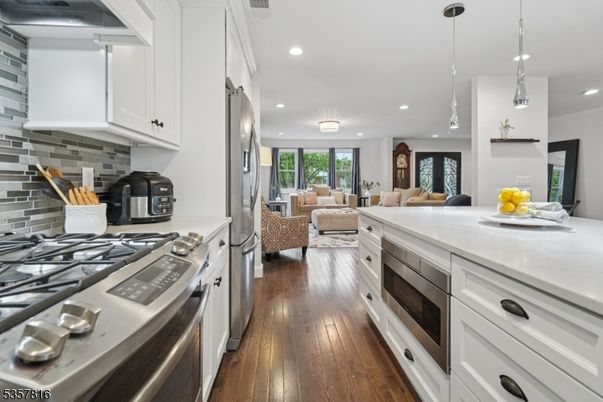 Interior, Kitchen, Living room, Pendant Lights, Recessed Lighting, Stainless Steel Appliances, Wood Texture Flooring