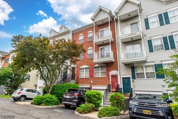 Exterior, Facade, Brick Facade, Rowhouse