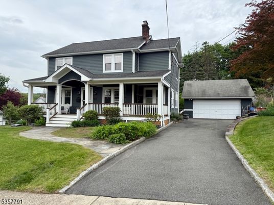 Attached, Exterior, Facade, American Foursquare