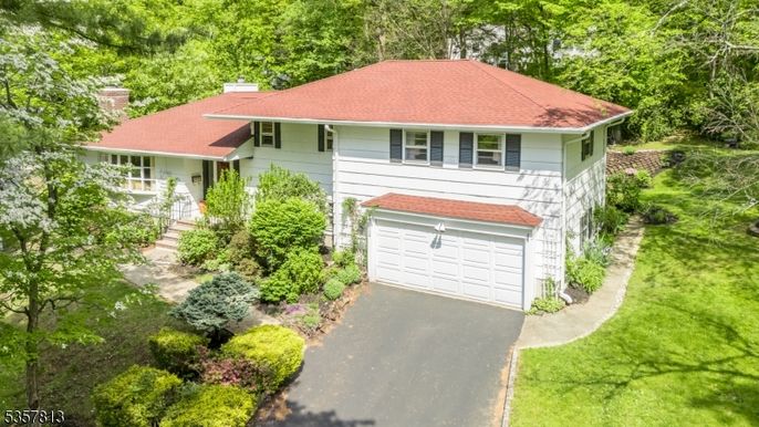 Attached, Exterior, Facade, Ranch