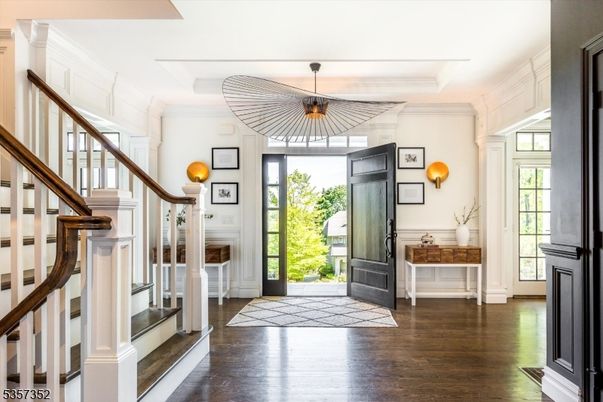 Interior, Pendant Lights, Wood Texture Flooring