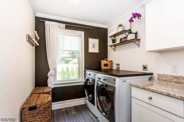 Interior, Washer, Wood Texture Flooring