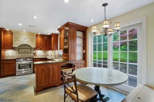 Chandelier, Dining room, Interior, Kitchen, Recessed Lighting, Stainless Steel Appliances