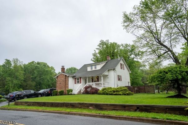 Exterior, Facade, Cape Cod