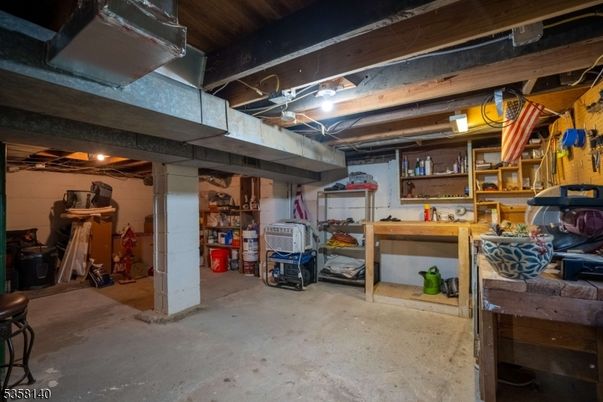 Garage, Interior, Wooden Beams