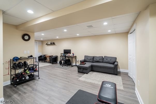 Fitness Equipment, Interior, Recessed Lighting, Wood Texture Flooring