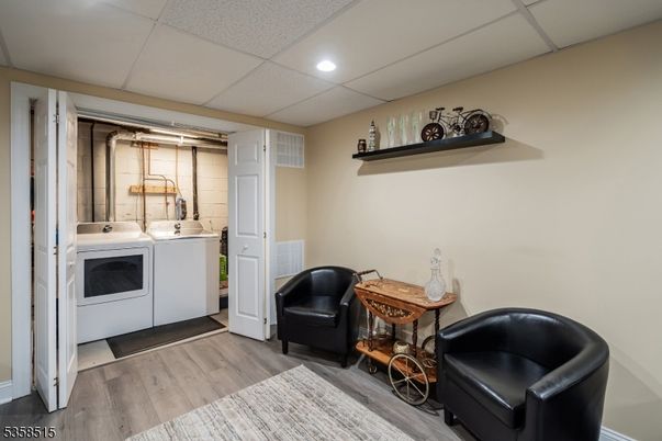 Interior, Recessed Lighting, Washer, Wood Texture Flooring