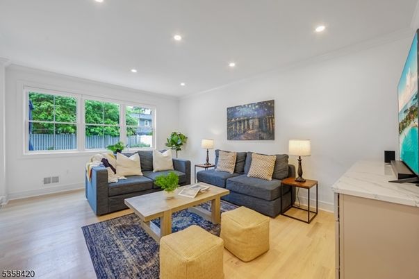 Interior, Living room, Recessed Lighting, Wood Texture Flooring