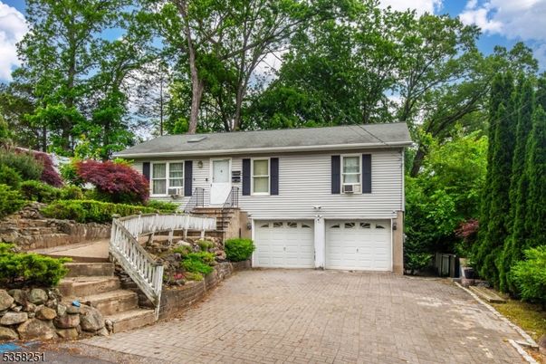Attached, Exterior, Facade, Raised Ranch