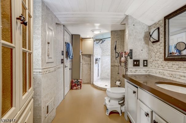 Bathroom, Dual Sink Vanities, Interior, Stone Walls
