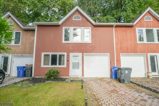 Attached, Exterior, Facade, Rowhouse