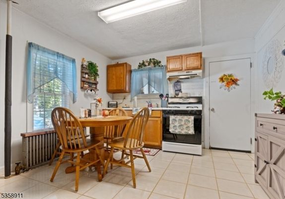 Dining room, Interior, Kitchen, Stainless Steel Appliances