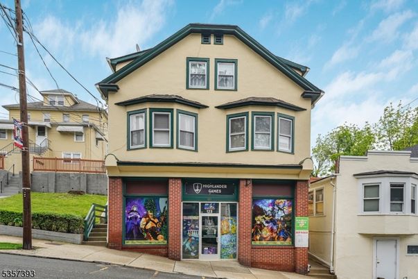 Exterior, Facade, Brick Facade, Queen Anne Victorian