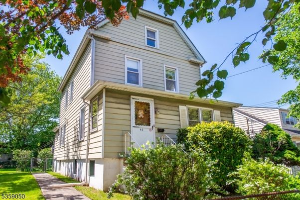 Exterior, Facade, Queen Anne Victorian