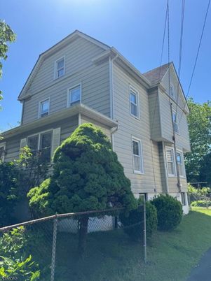 Exterior, Facade, Queen Anne Victorian