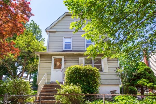 Exterior, Facade, Queen Anne Victorian