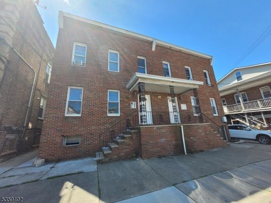 Exterior, Facade, Brick Facade, Rowhouse