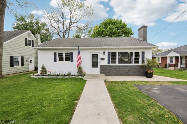 Exterior, Facade, Cape Cod