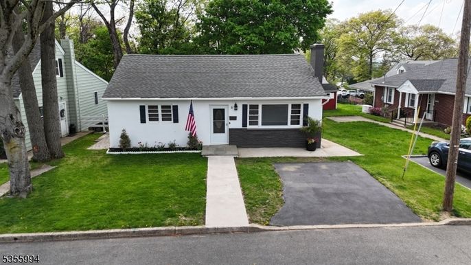 Exterior, Facade, Cape Cod
