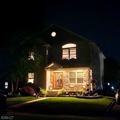 Exterior, Facade, American Craftsman