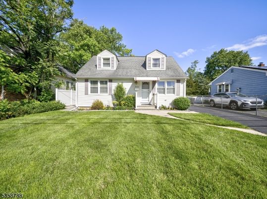 Exterior, Facade, Cape Cod