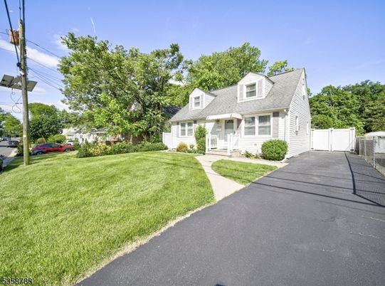 Backyard, Exterior, Facade, Cape Cod