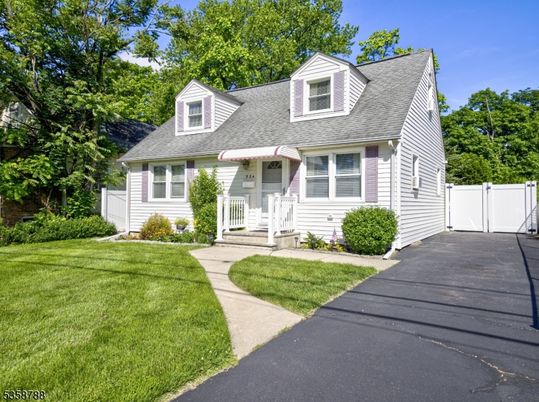Exterior, Facade, Cape Cod