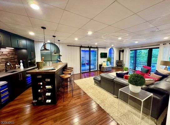 Interior, Kitchen, Living room, Pendant Lights, Recessed Lighting, Wood Texture Flooring