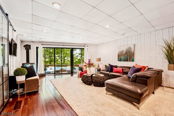Interior, Living room, Recessed Lighting, Wood Texture Flooring
