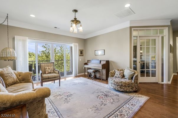 Interior, Living room, Pendant Lights, Piano, Recessed Lighting, Wood Texture Flooring