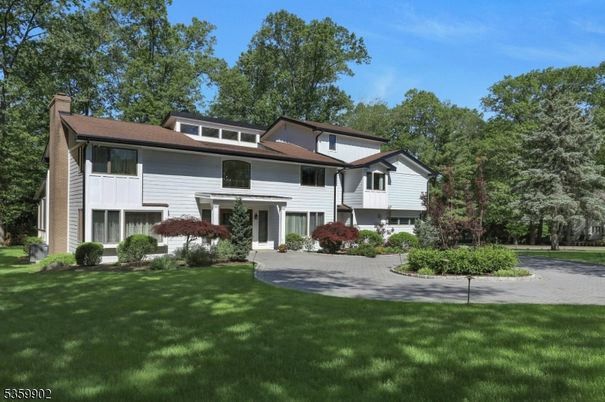 Backyard, Exterior, Facade, Raised Ranch