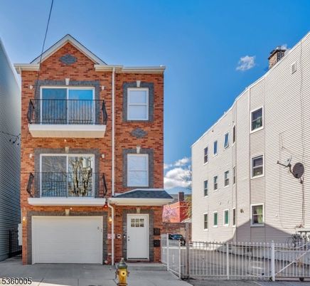 Attached, Exterior, Facade, Brick Facade, Rowhouse