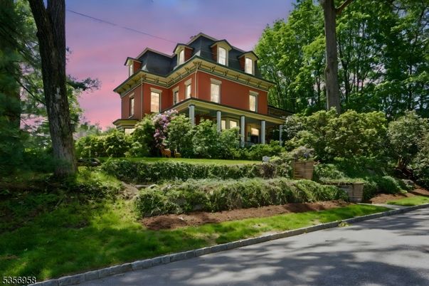Exterior, Facade, Queen Anne Victorian